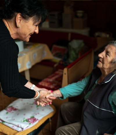 Acolhimento e cuidado ao idoso